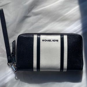 Michael Kors Leather Wristlet/Wallet/iPhone holder